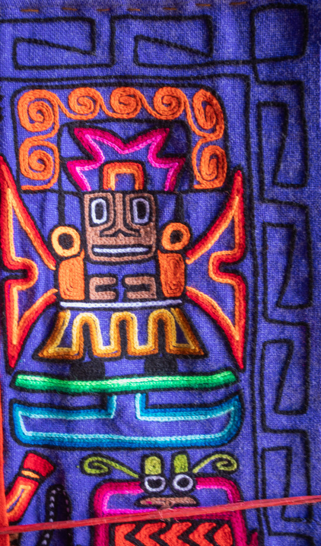 Motif textile traditionnel mésoaméricain coloré.