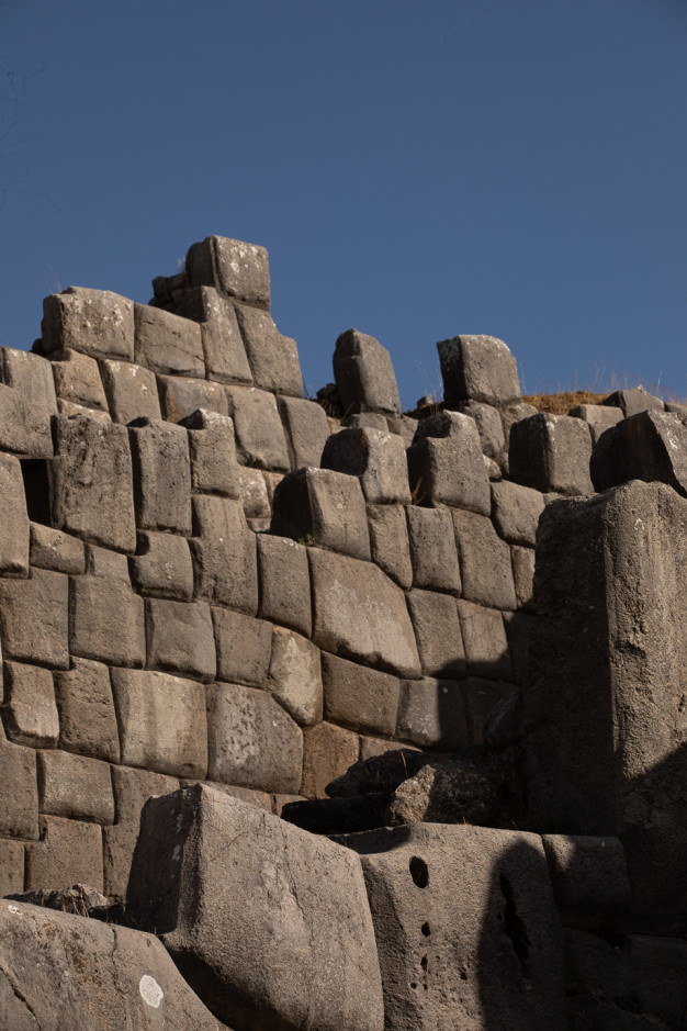 Anciens murs de pierre inca, maçonnerie précise, sans mortier.